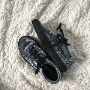 Blue low-top velvet Vans